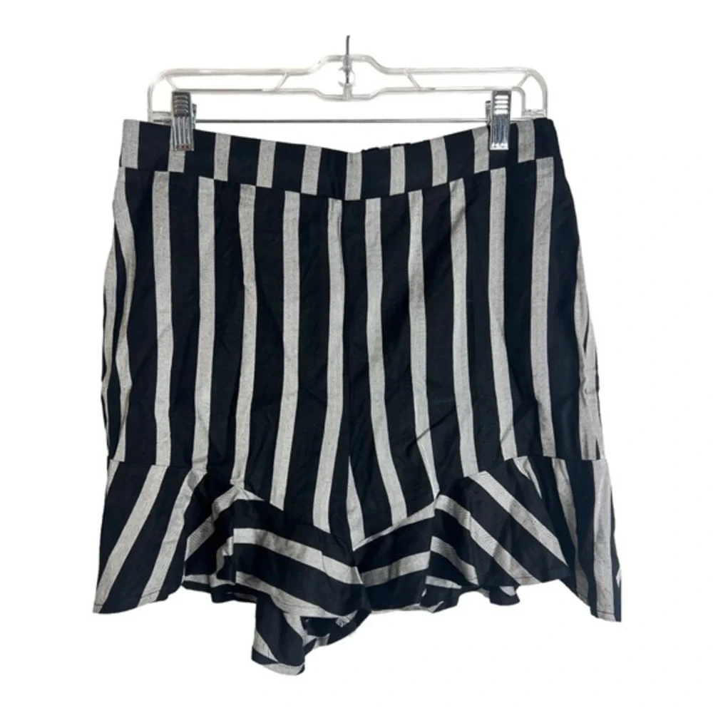 Nwt Beige By Eci Stripe Shorts With Ruffled Hem Size M